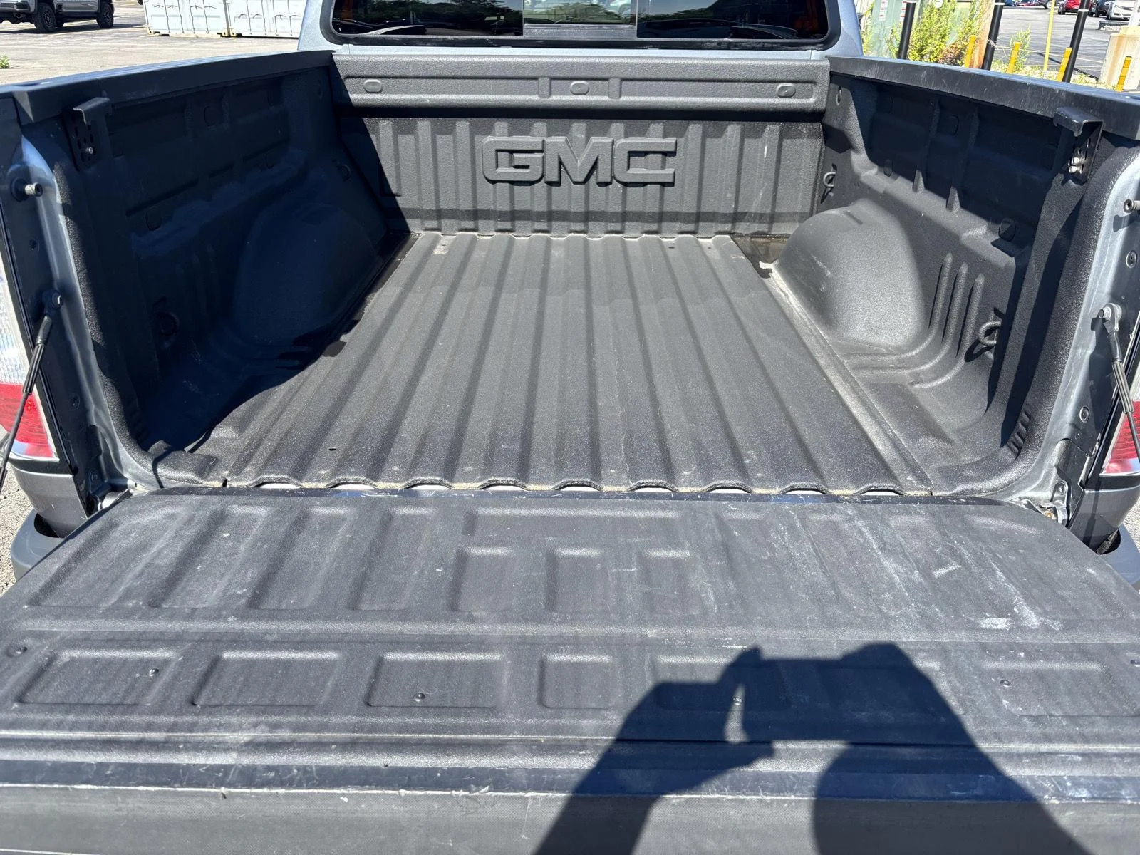 Used 2022 Satin Steel Metallic GMC AT4 - Leather image 32