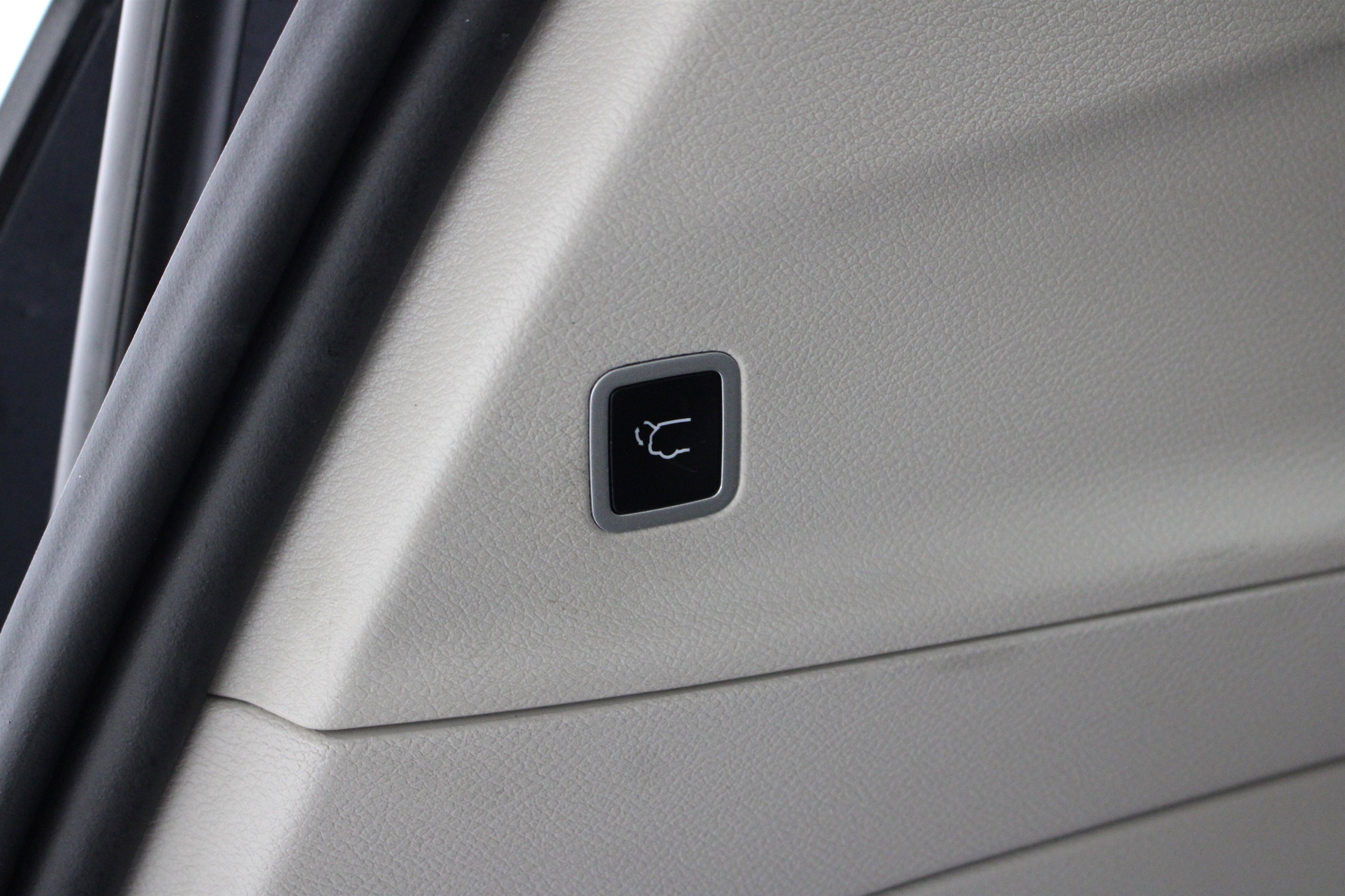 Used 2024 Bright White Clearcoat Chrysler Touring L image 24