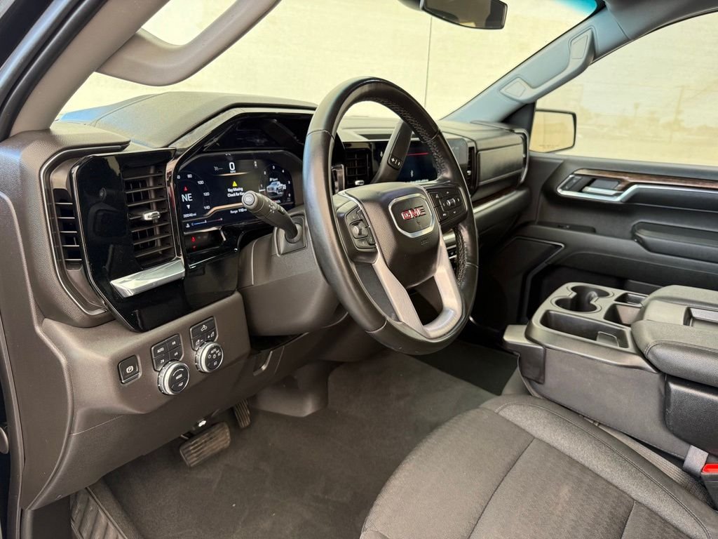 Used 2024 Onyx Black GMC Elevation image 32