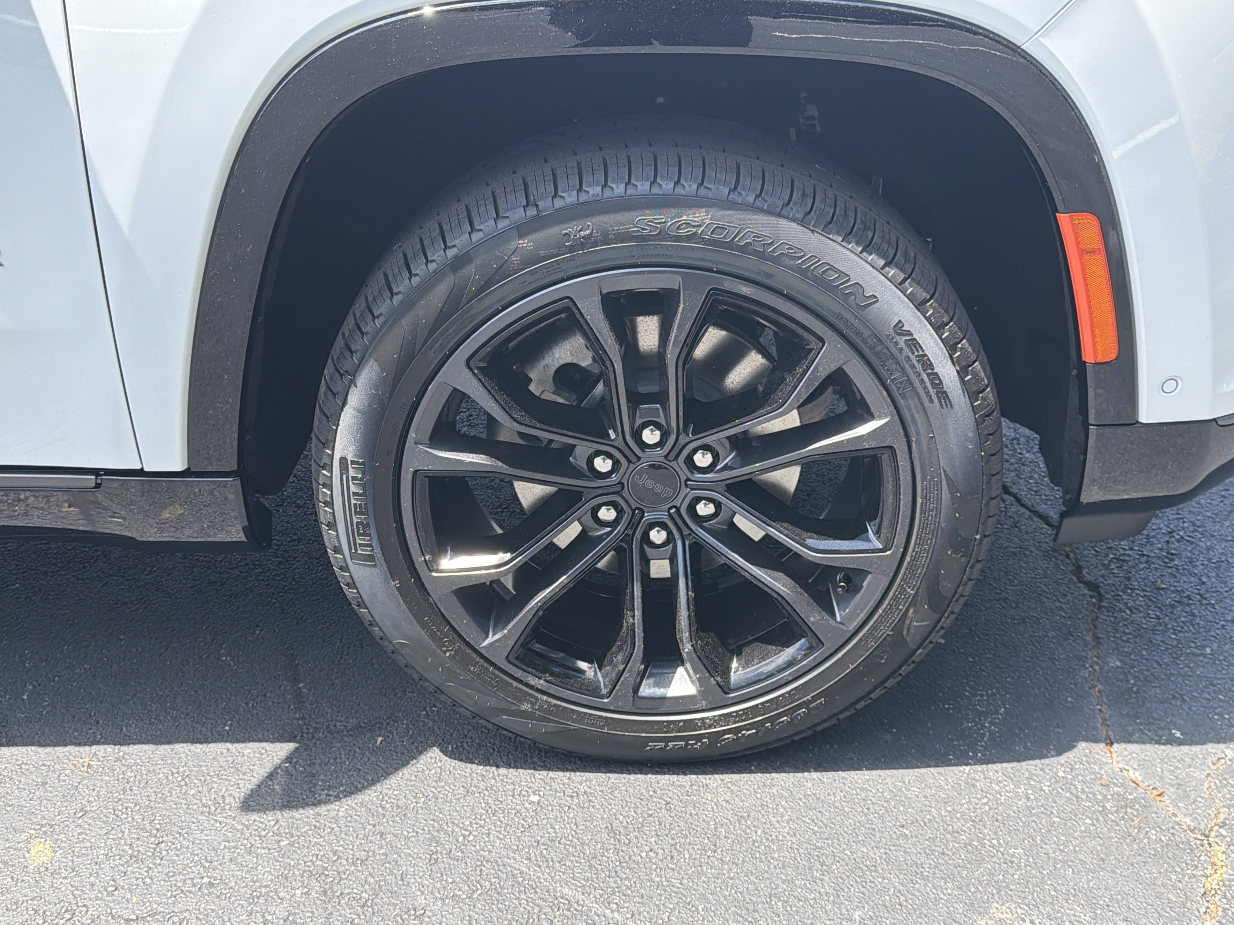 New 2026 Bright White Clear-Coat Exterior Paint Jeep Summit Obsidian image 14