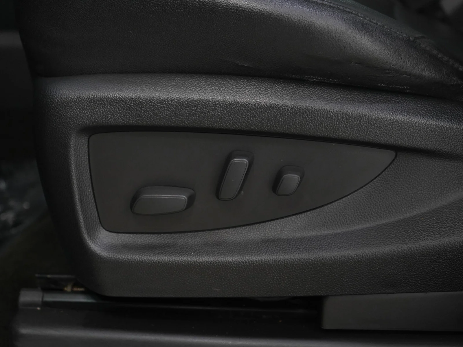 Used 2018 Silver Ice Metallic Chevrolet Premier image 29