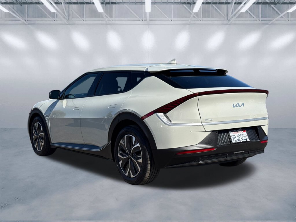 Used 2024 White Kia Light image 4