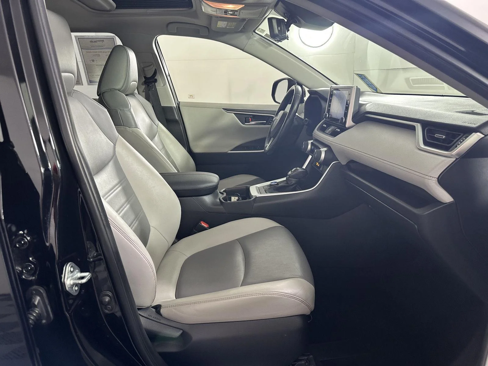 Used 2019 Midnight Black Metallic Toyota Limited image 40
