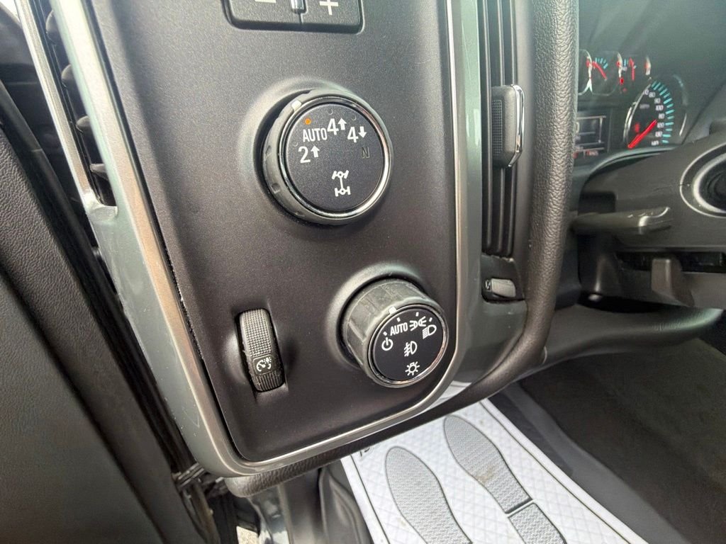 Used 2018 Gray Chevrolet LT image 20