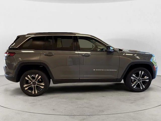 New 2027 Gray Jeep Limited image 7