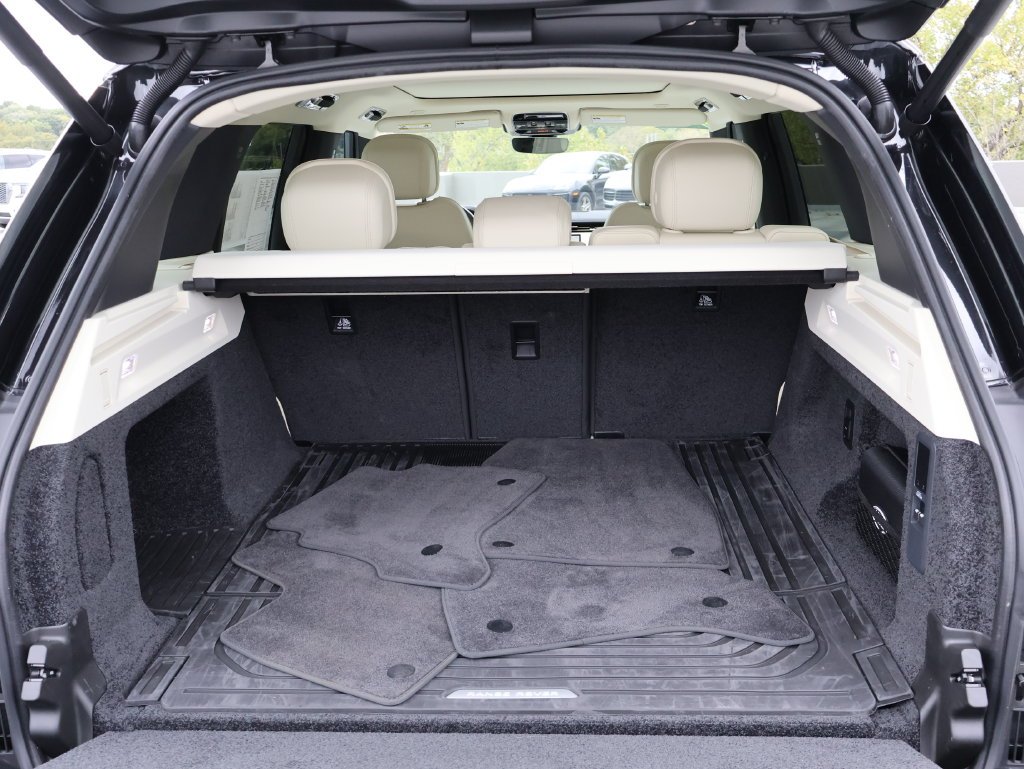 Used 2026 Santorini Black Metallic Land Rover SE image 15