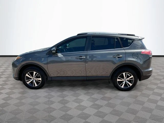 Used 2018 Gray Toyota XLE image 8