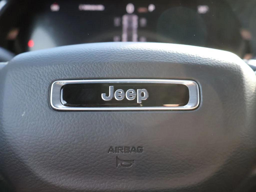 New 2026 Baltic Gray Metallic Clear-Coat Exterior Paint Jeep Laredo X image 28