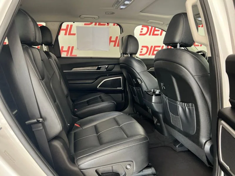 Used 2020 White Kia EX image 11