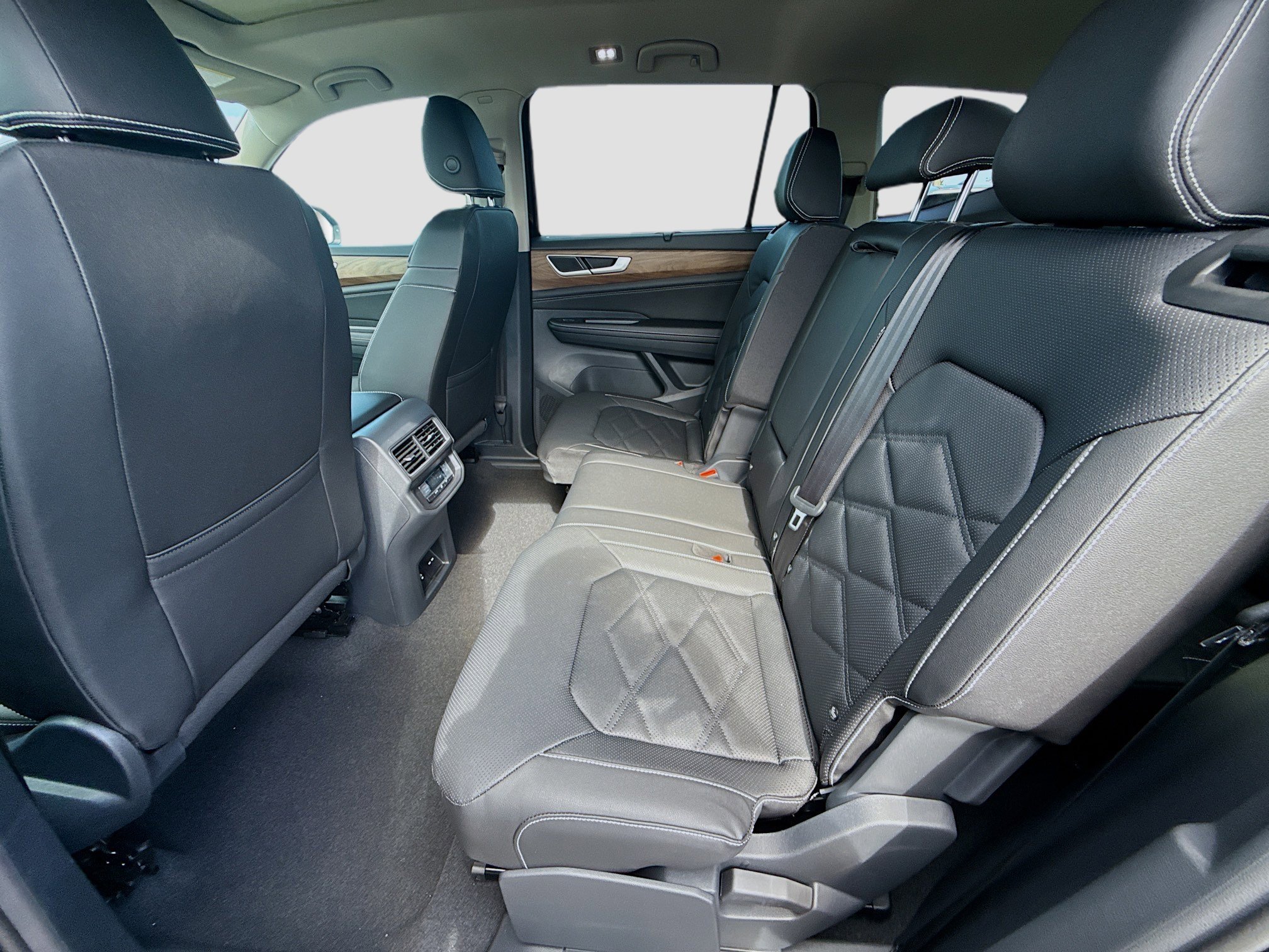 New 2026 Black Volkswagen 2.0T SE w/Technology image 20