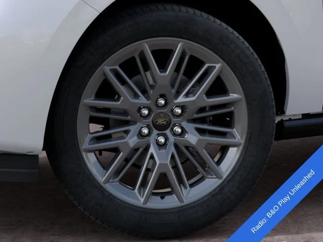 New 2027 Star White Metallic Tri-Coat Ford Platinum image 22
