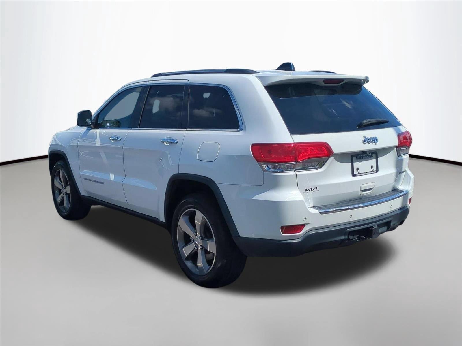 Used 2015 Bright White Clearcoat Jeep Limited image 3