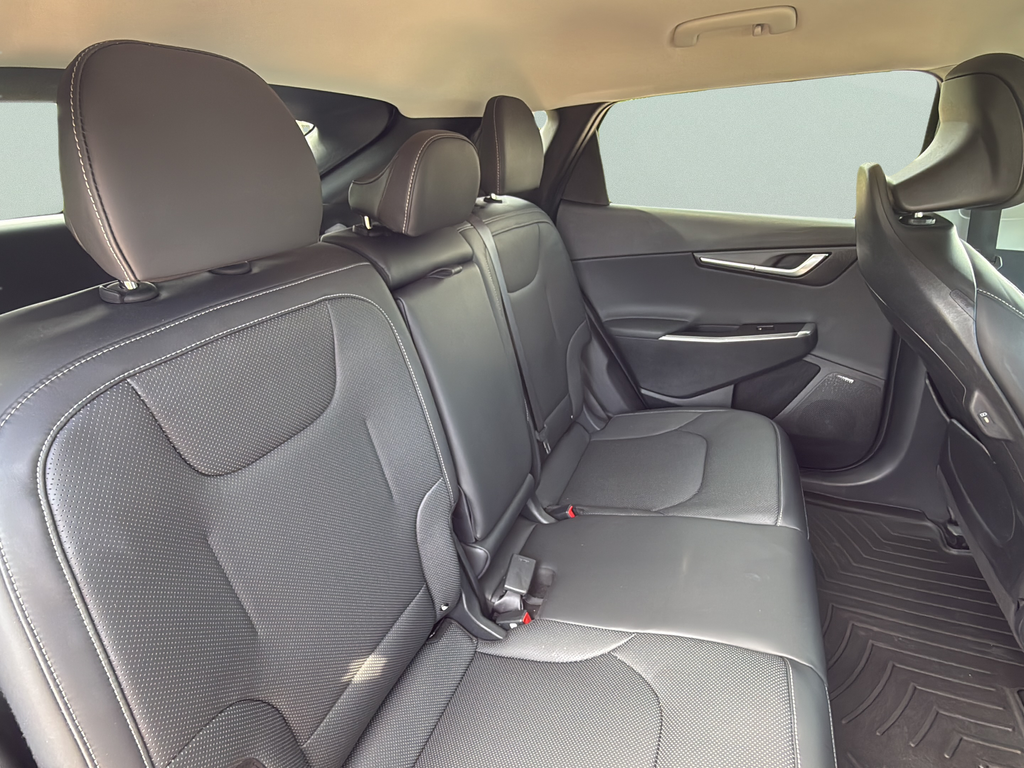 Used 2023 Gravity Blue Kia Wind image 21