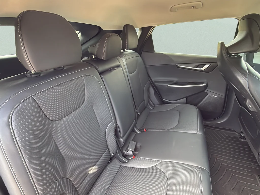 Used 2023 Gravity Blue Kia Wind image 21