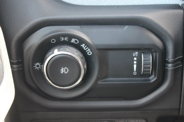 Used 2025 Gray Jeep Sahara image 17