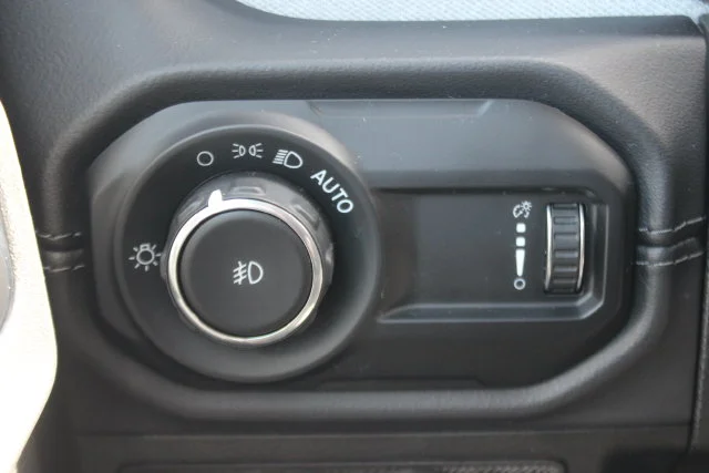 Used 2025 Gray Jeep Sahara image 17