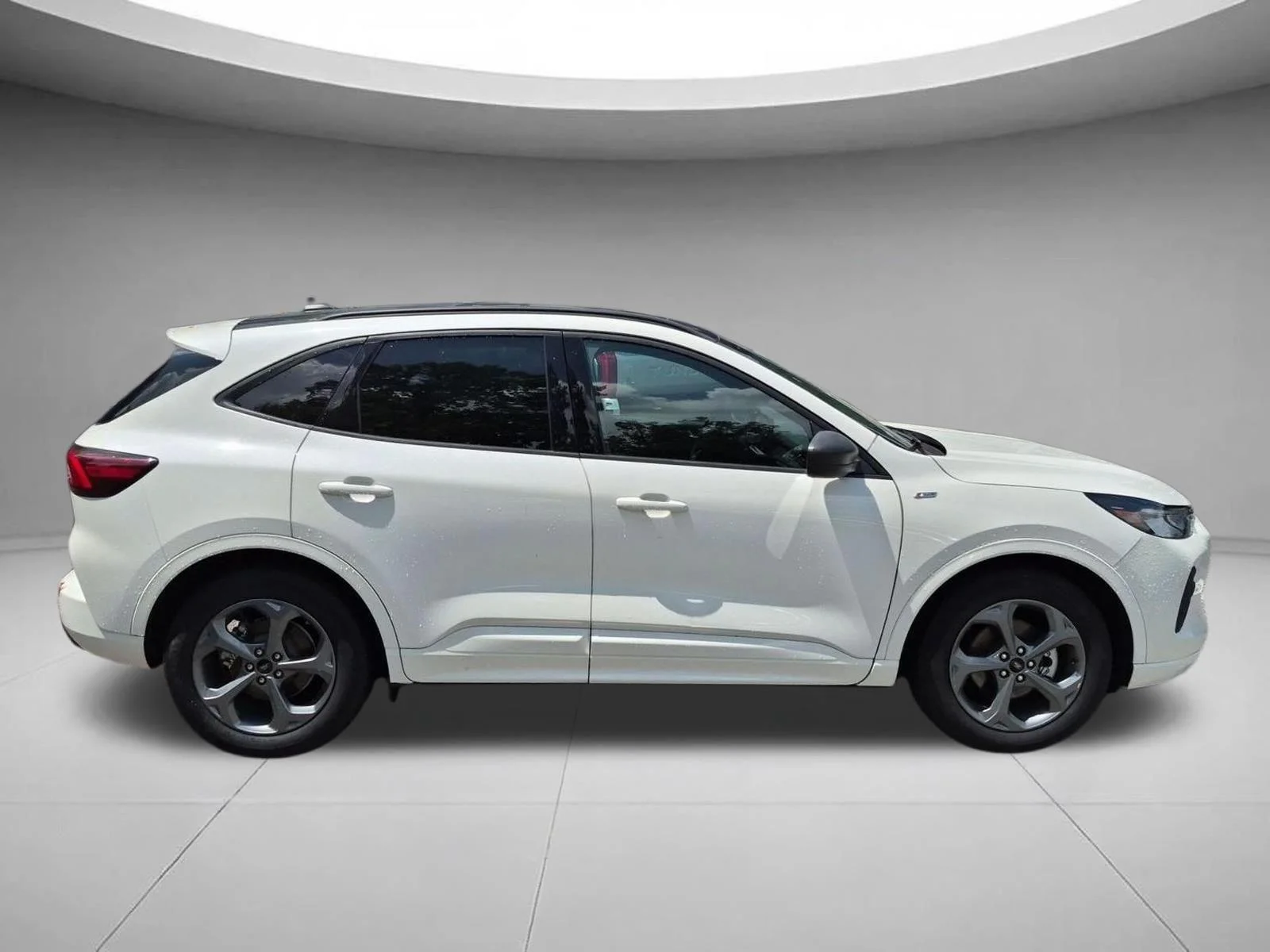 Used 2024 Star White Metallic Tri-Coat Ford ST-Line image 6
