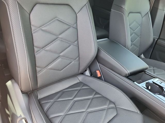 New 2026 Black Volkswagen 2.0T SE w/Technology image 19