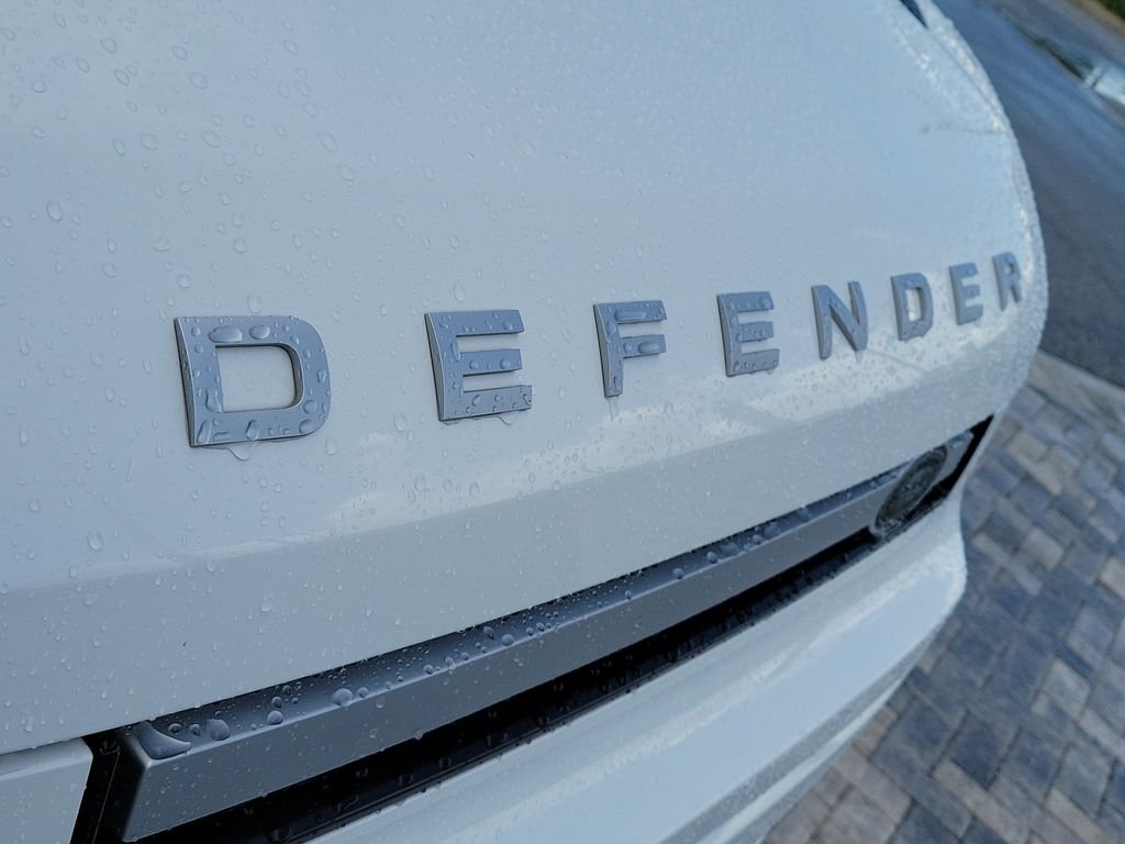 Certified Used 2023 Fuji White Land Rover SE image 9