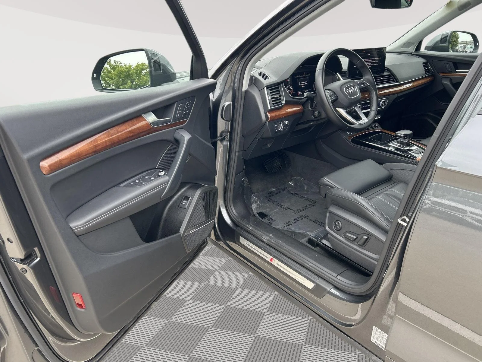 Used 2023 Daytona Gray Pearl Effect Audi S line Prestige image 11