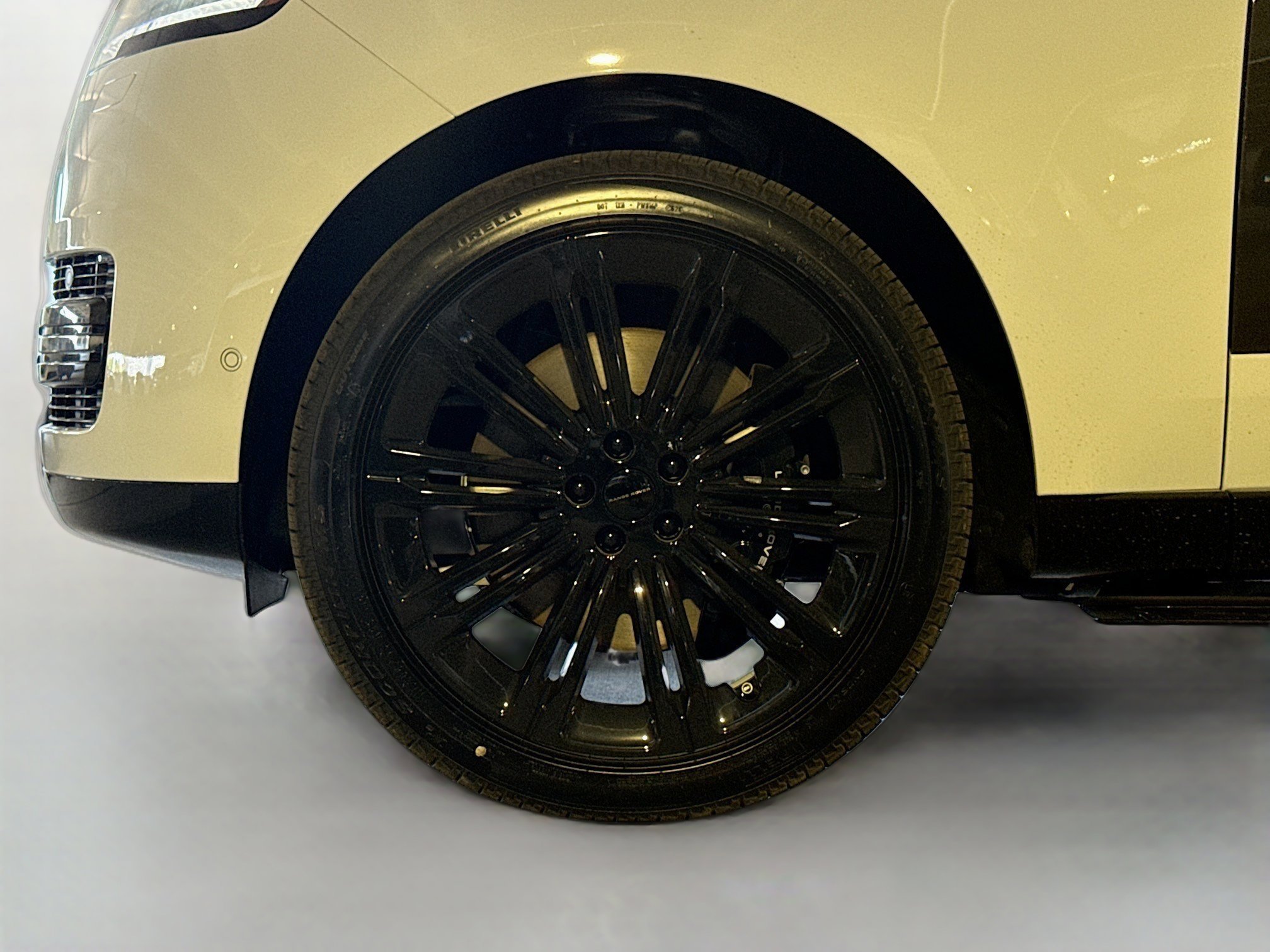New 2026 Fuji White Land Rover SE image 41