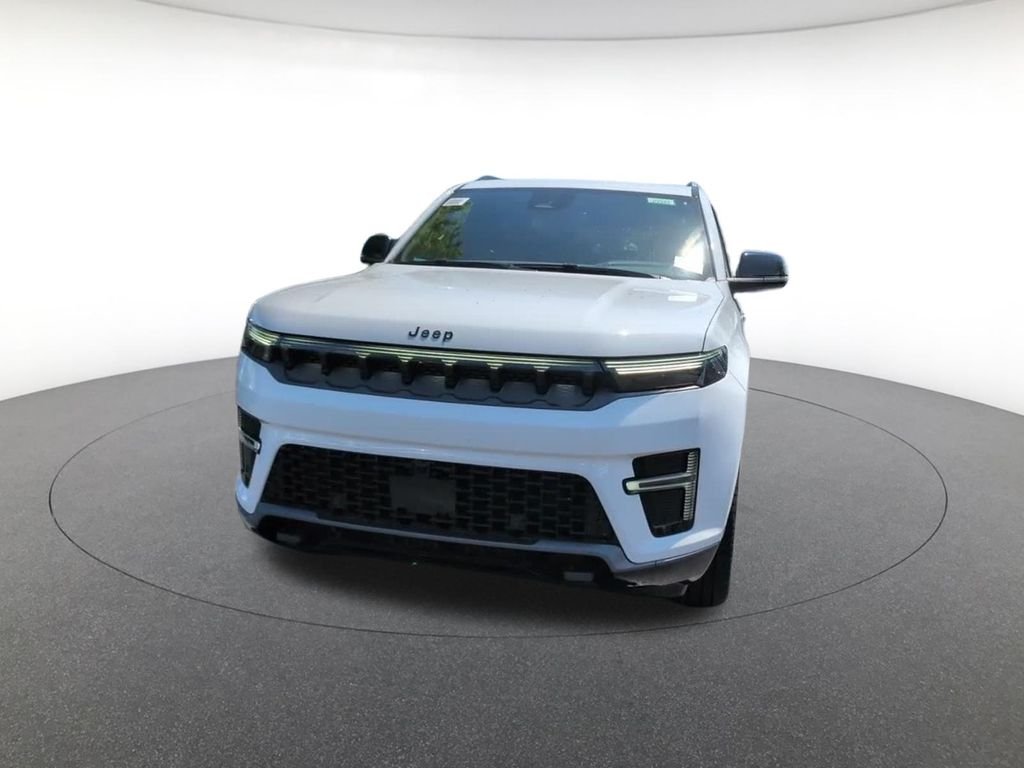 New 2026 Bright White Clear-Coat Exterior Paint Jeep Limited Reserve image 16