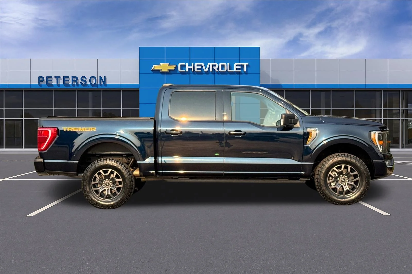 Used 2023 Blue Ford Tremor image 3