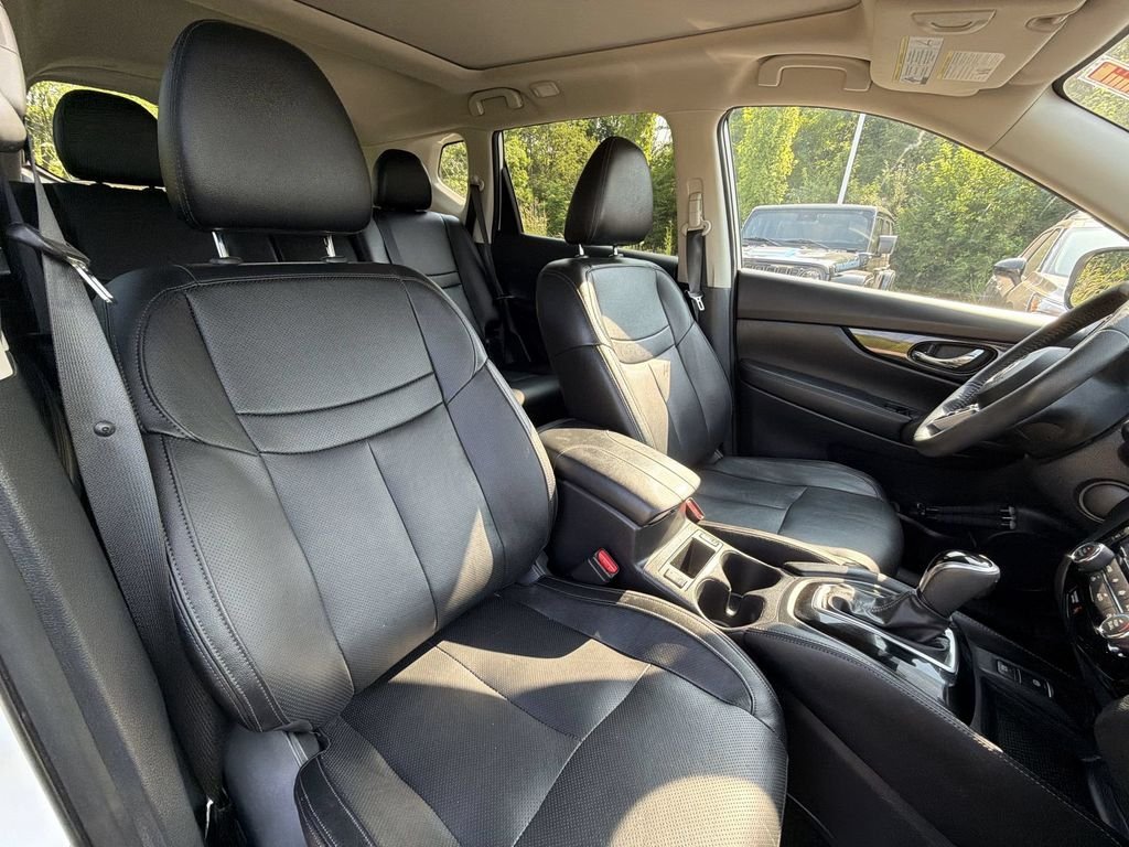 Certified Used 2020 White Nissan SL image 27