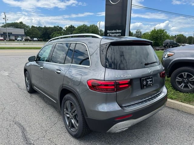 New 2026 Mountain Grey Metallic Mercedes-Benz GLB 250 image 3