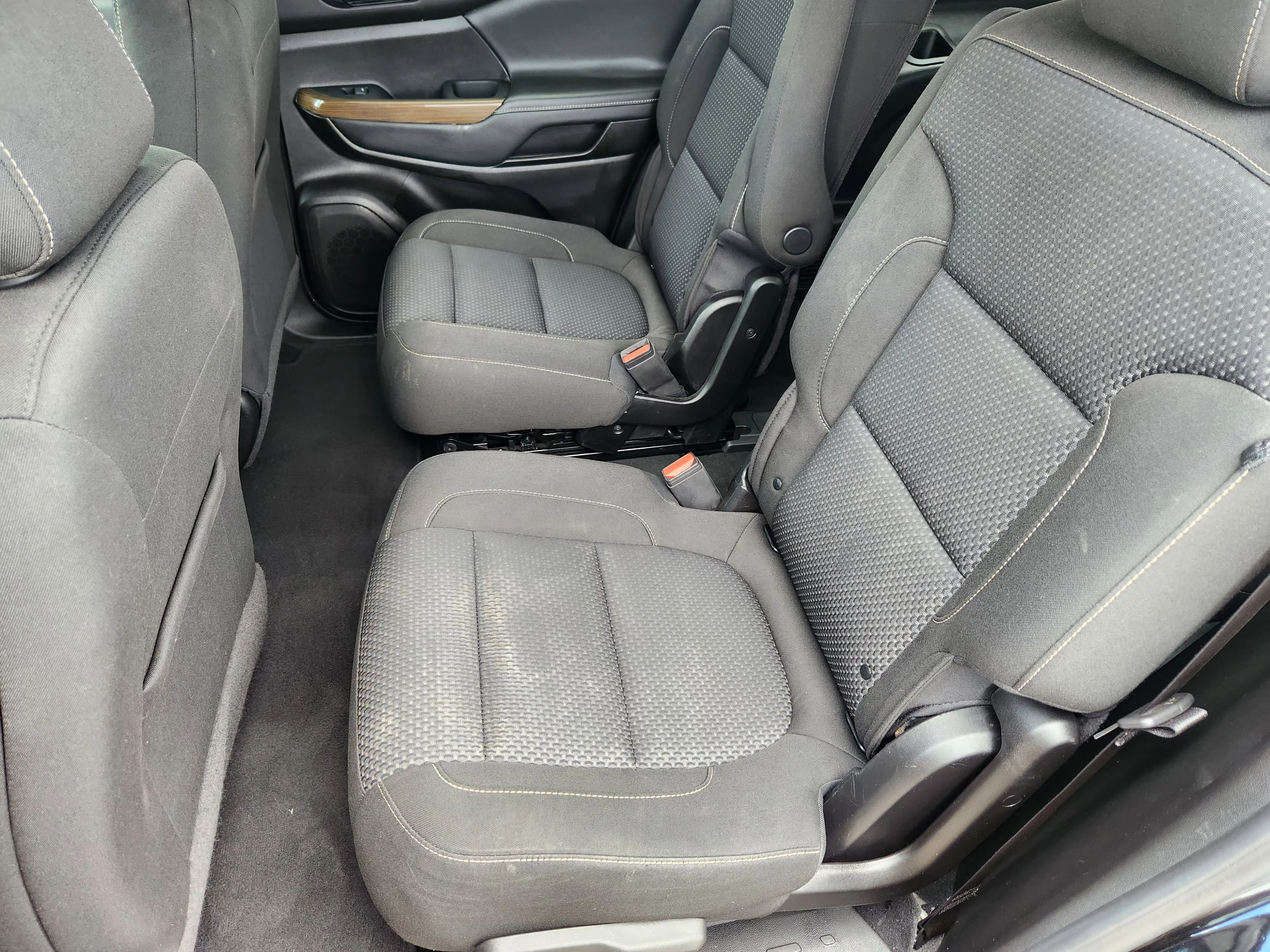 Used 2023 Ebony Twilight Metallic GMC SLE image 29