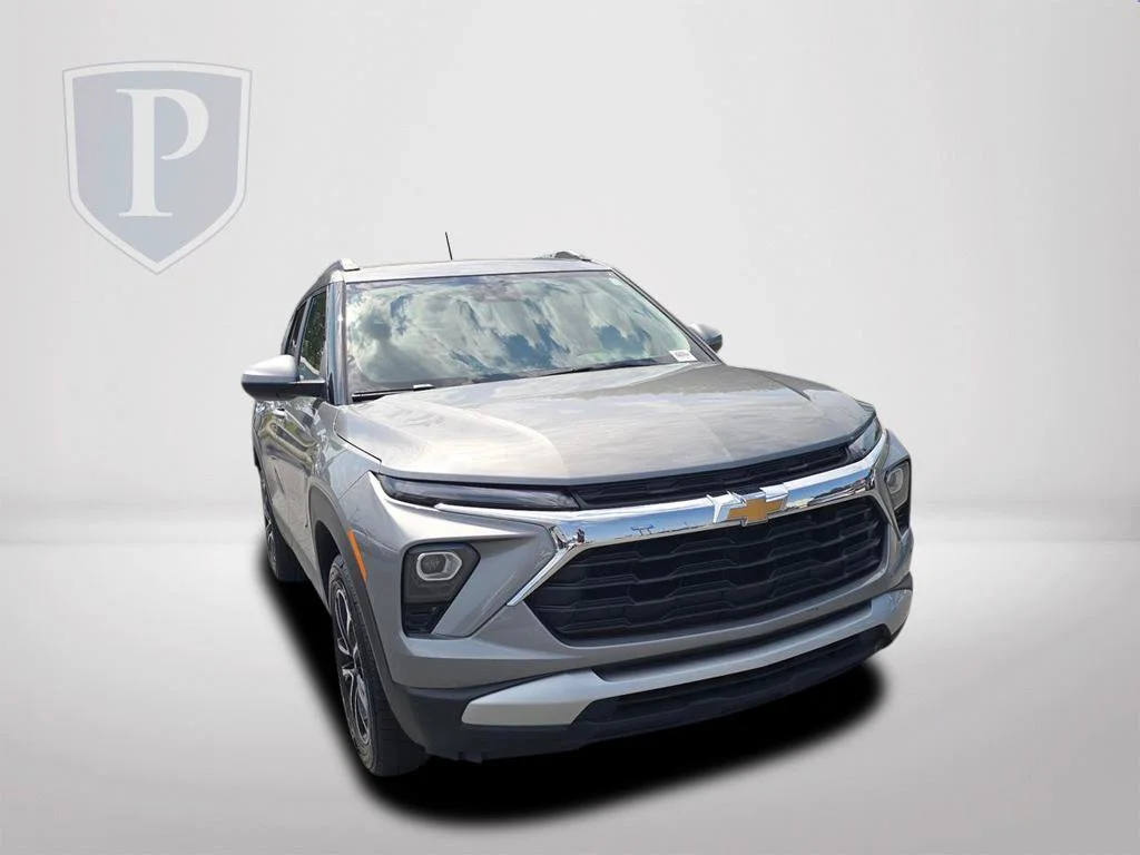 Used 2025 Gray Chevrolet LT image 13