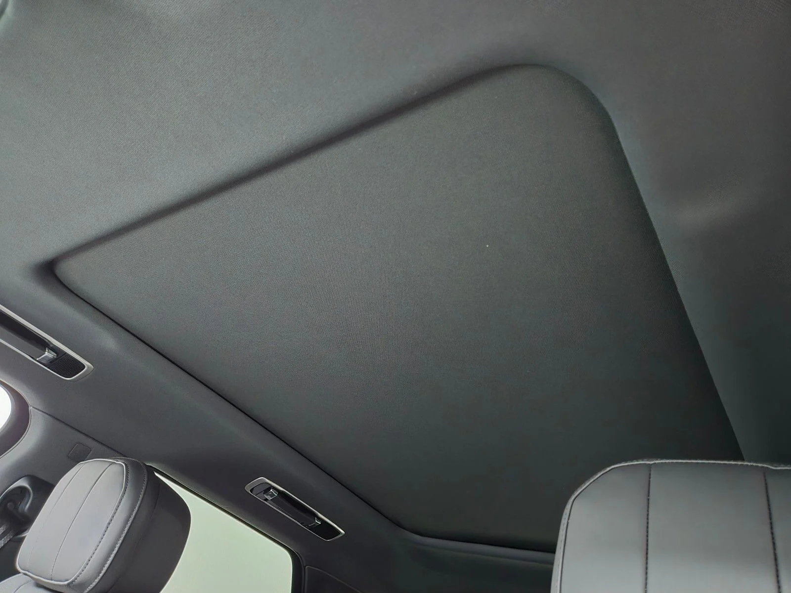 New 2026 Borasco Grey Land Rover Dynamic SE image 12