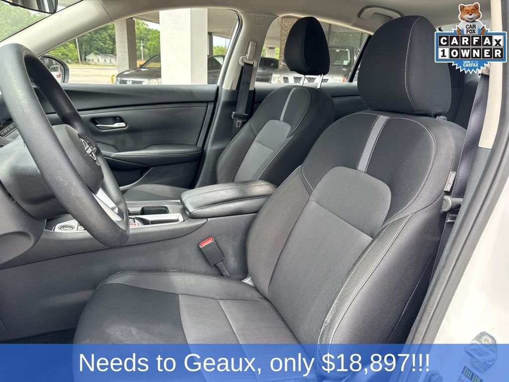 Used 2025 White Nissan SV image 35
