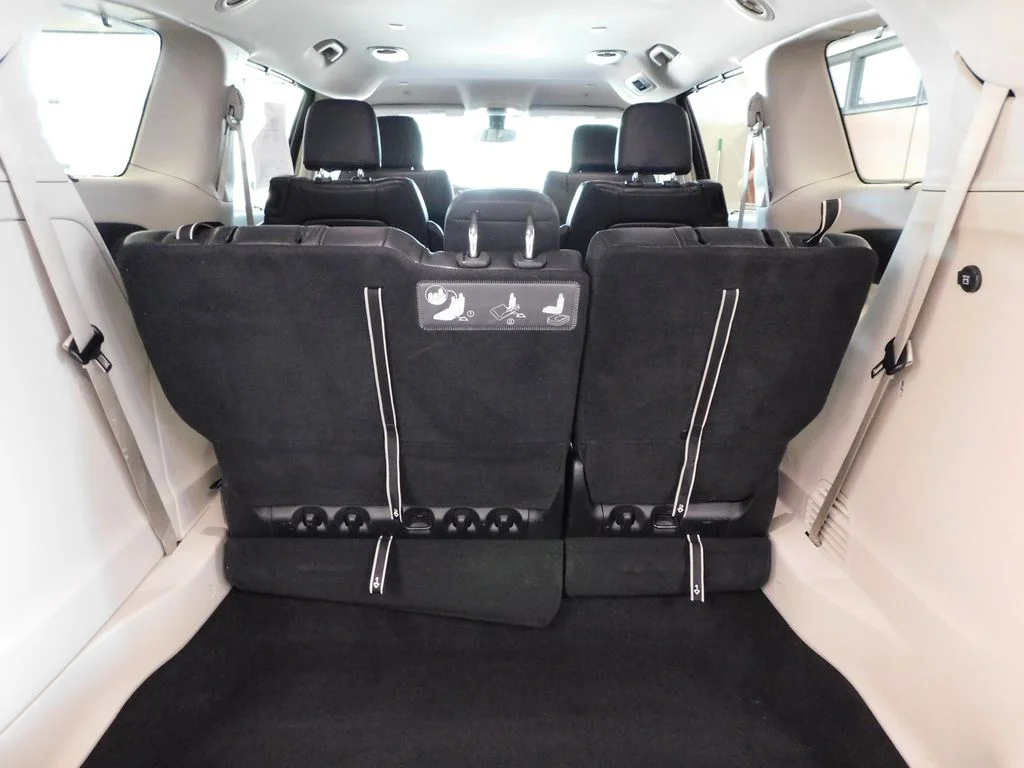 Used 2019 Velvet Red Pearlcoat Chrysler Touring L image 39