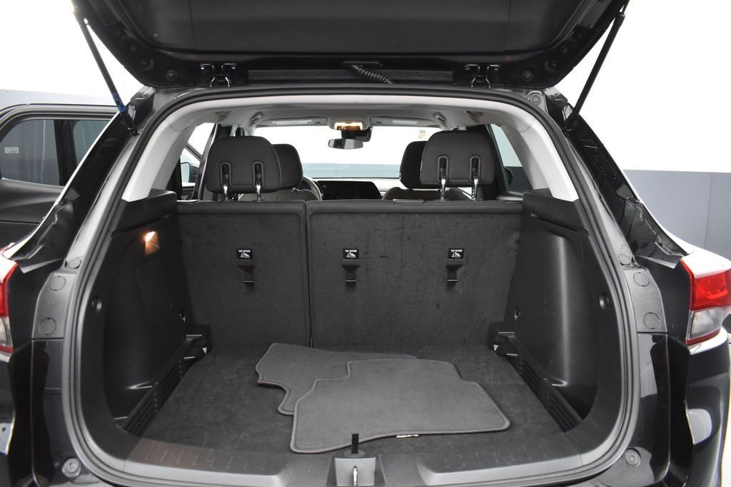 Used 2025 Black Metallic Chevrolet LT image 19