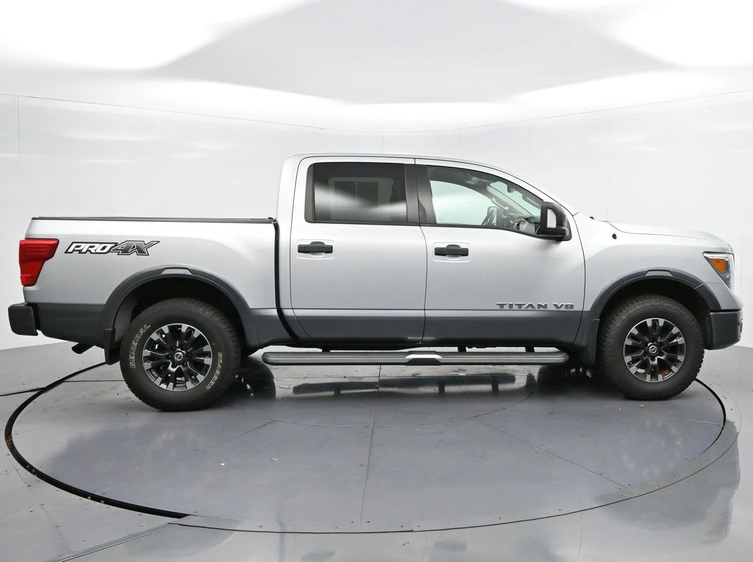 Used 2018 Brilliant Silver Nissan PRO-4X image 8