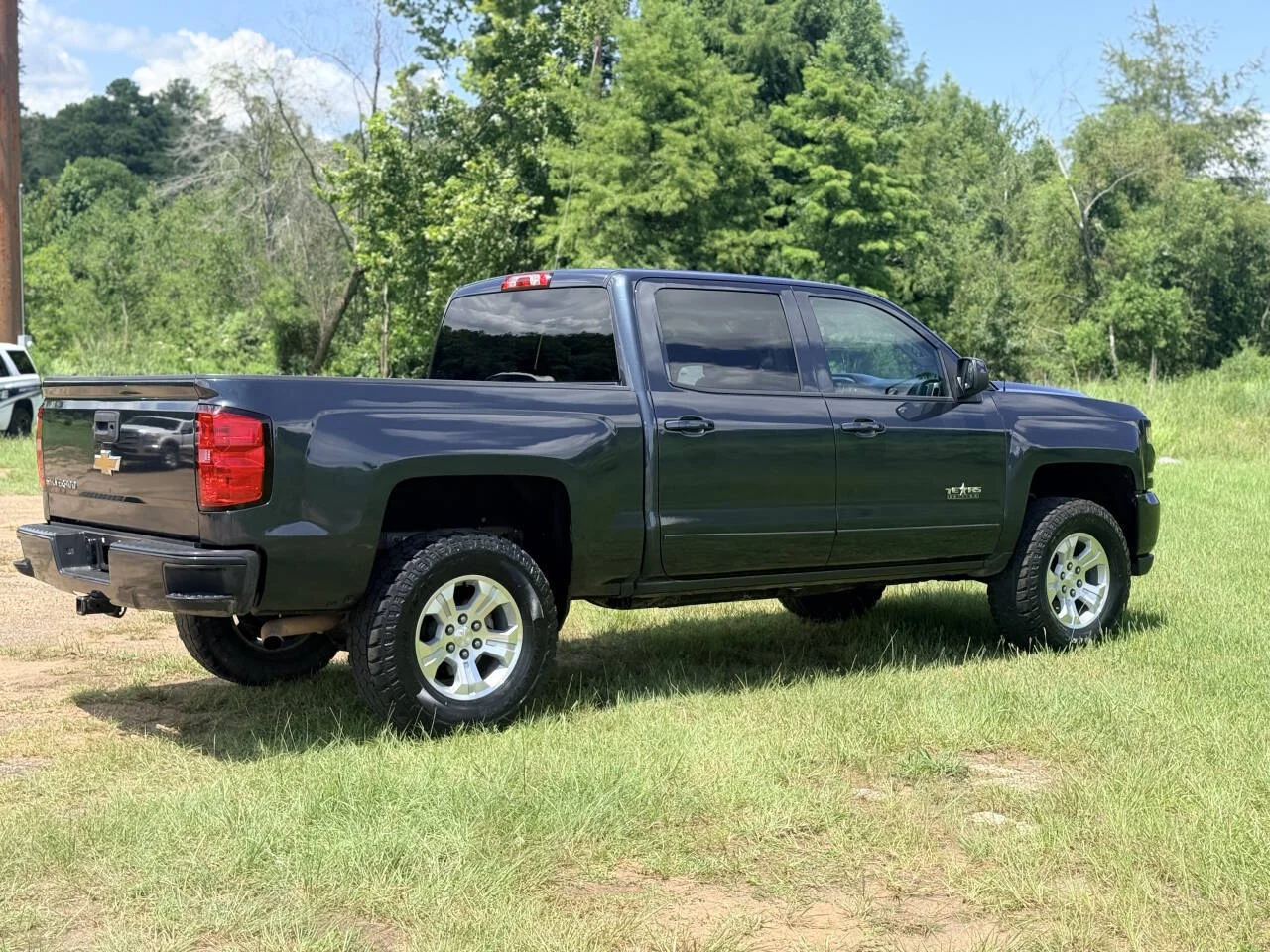 Used 2018 Gray Chevrolet LT Z71 4x4 4dr Crew Cab 5.8 ft. SB image 5