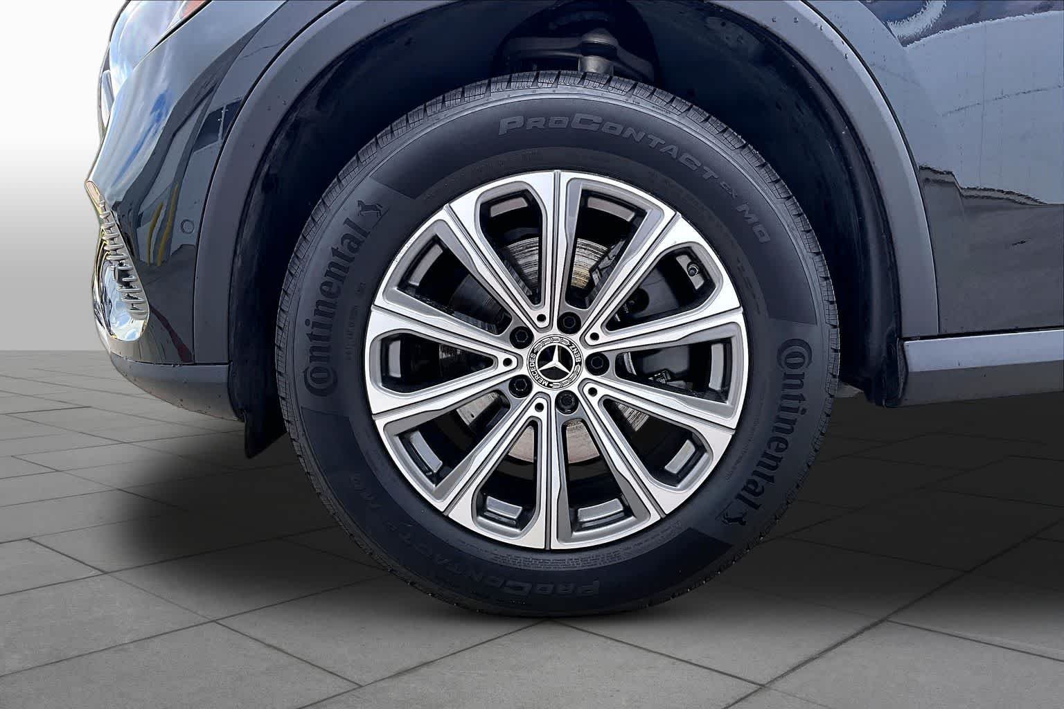 Used 2025 Black Mercedes-Benz GLC 300 image 11