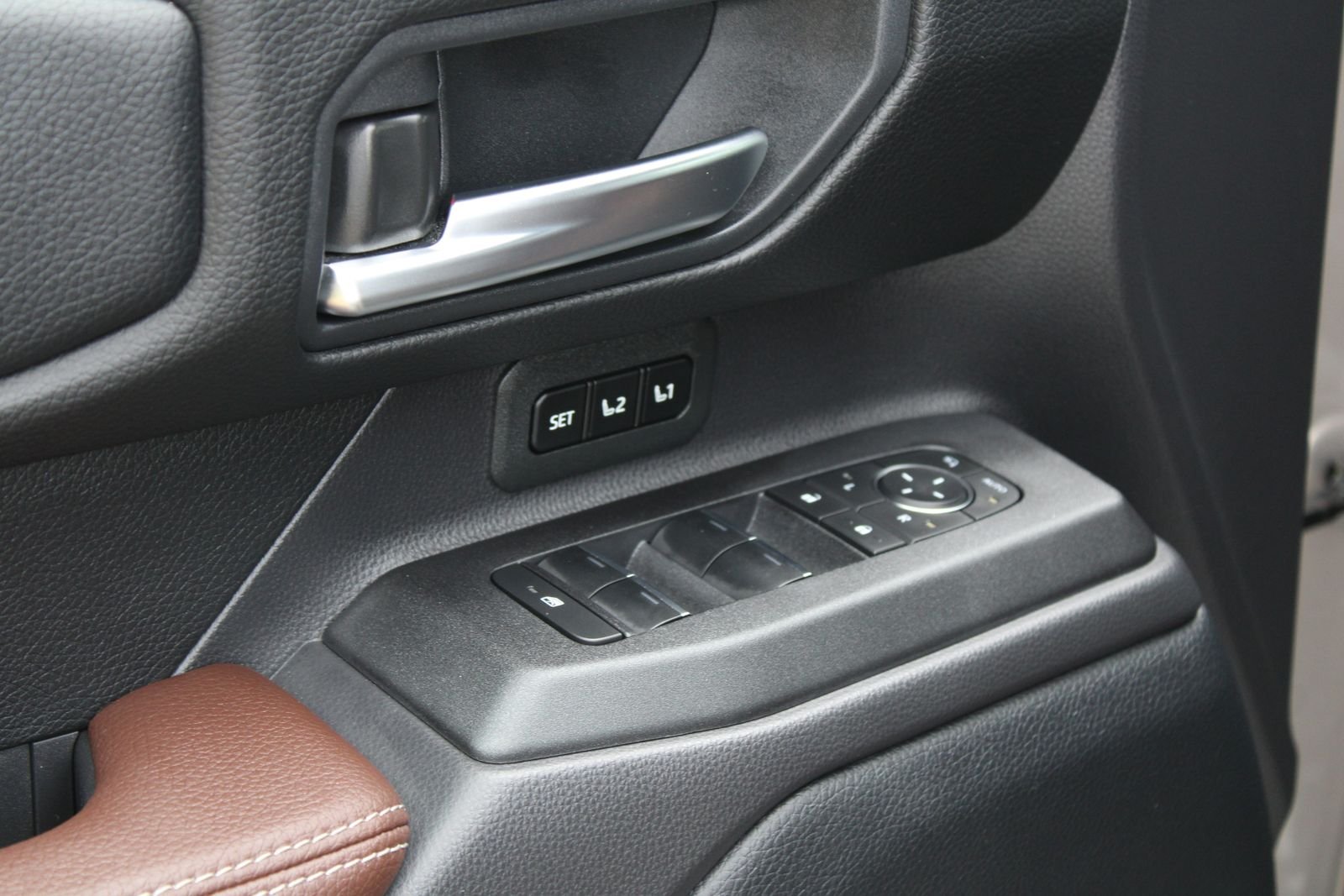 Used 2025  Toyota Base image 33