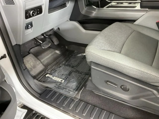 New 2026 Oxford White Ford XLT image 15