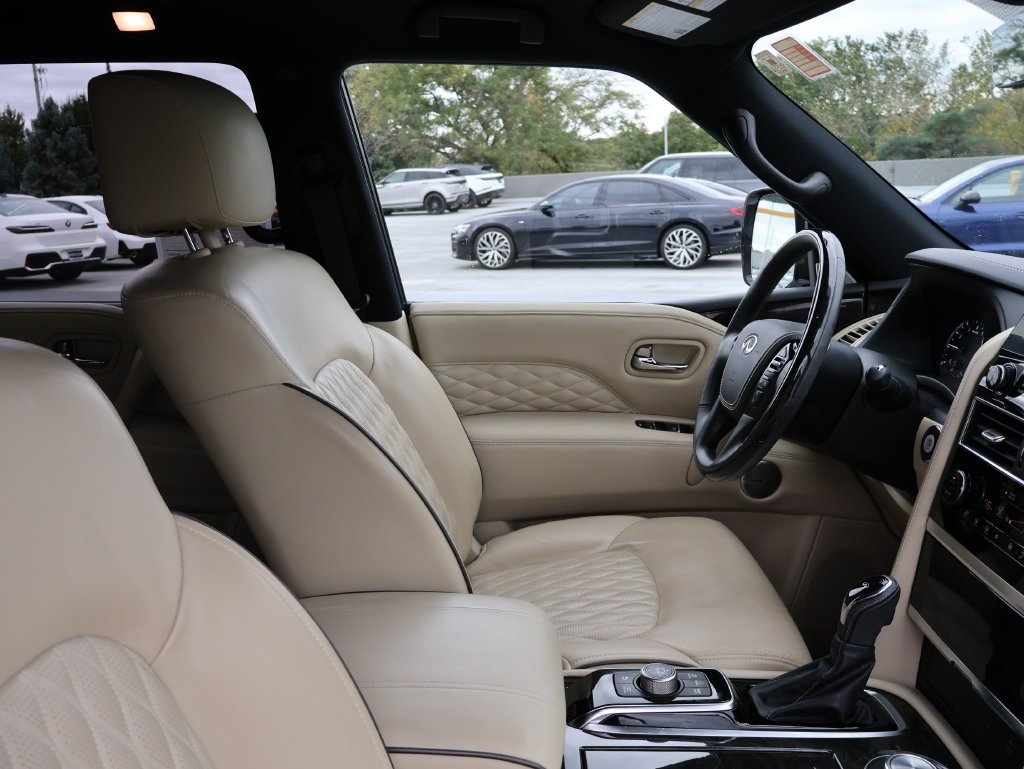 Used 2023 Moonstone White INFINITI Sensory image 10