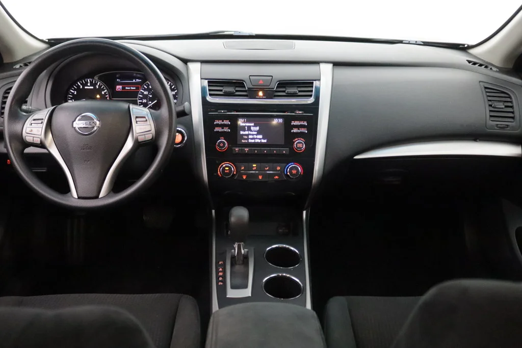 Used 2015 Black Nissan 2.5 S image 23