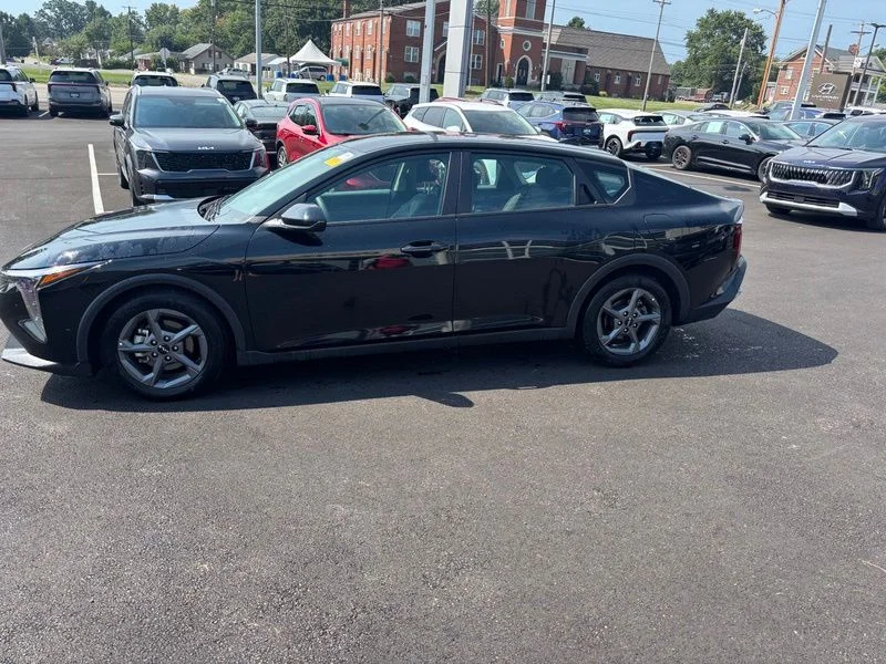 Used 2025 Black Kia LXS image 5