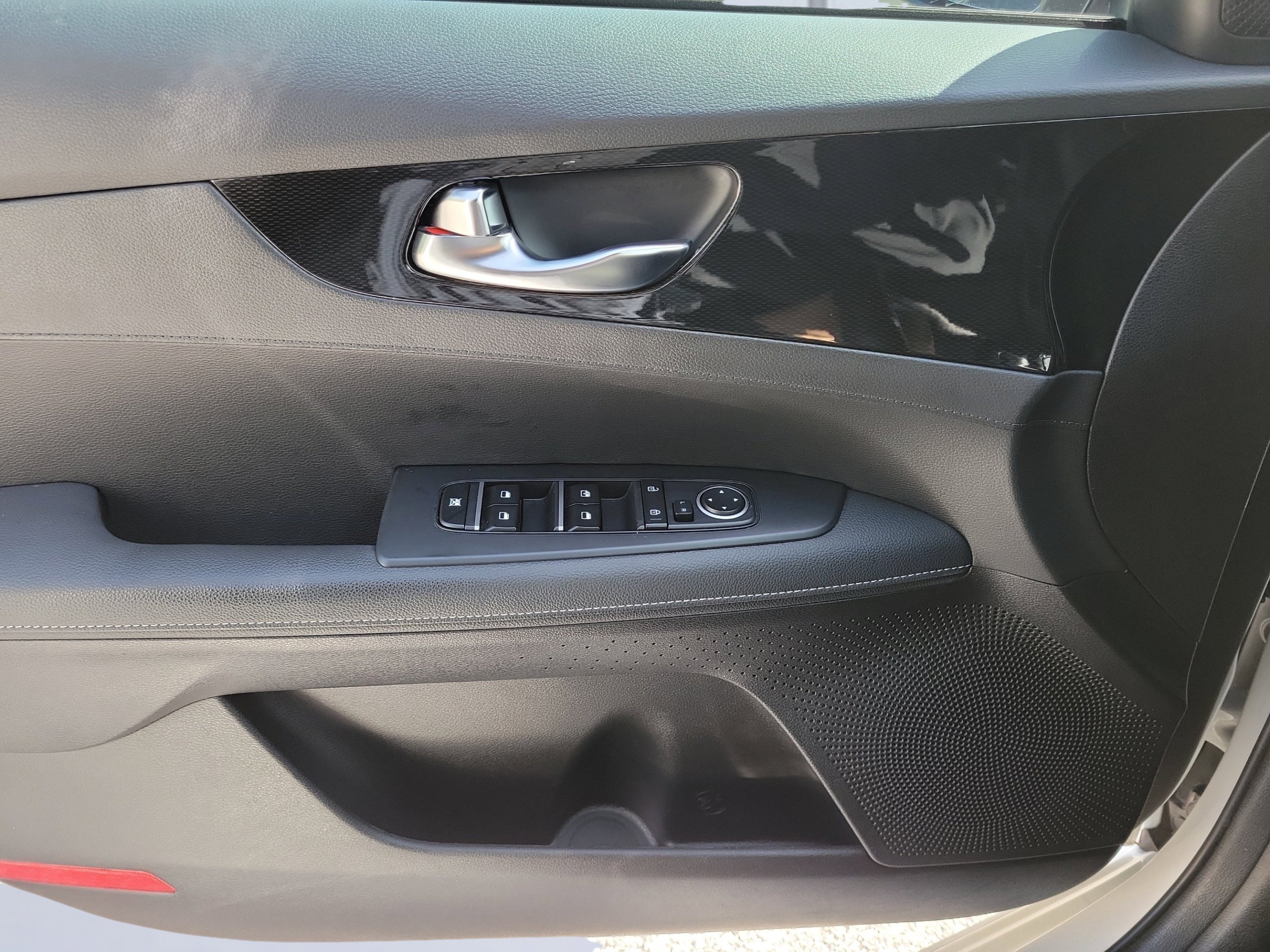 Used 2023 Snow White Pearl Kia GT-Line image 26