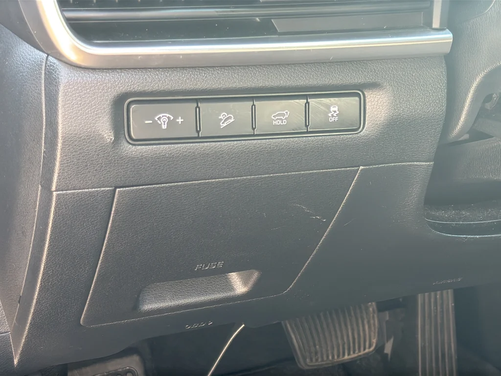 Used 2025 Black Kia S image 28