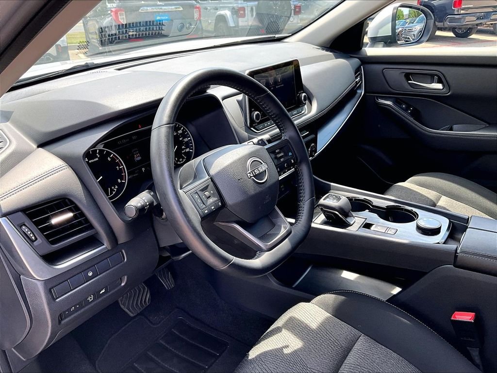 Used 2025 Silver Nissan SV image 8