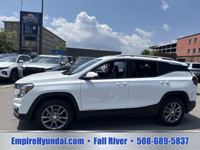 Used 2024 White GMC SLT image 11