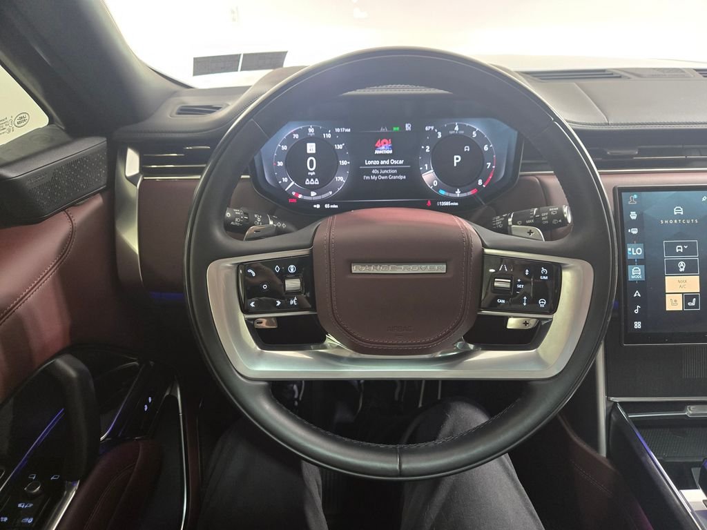 Certified Used 2025  Land Rover Autobiography image 13