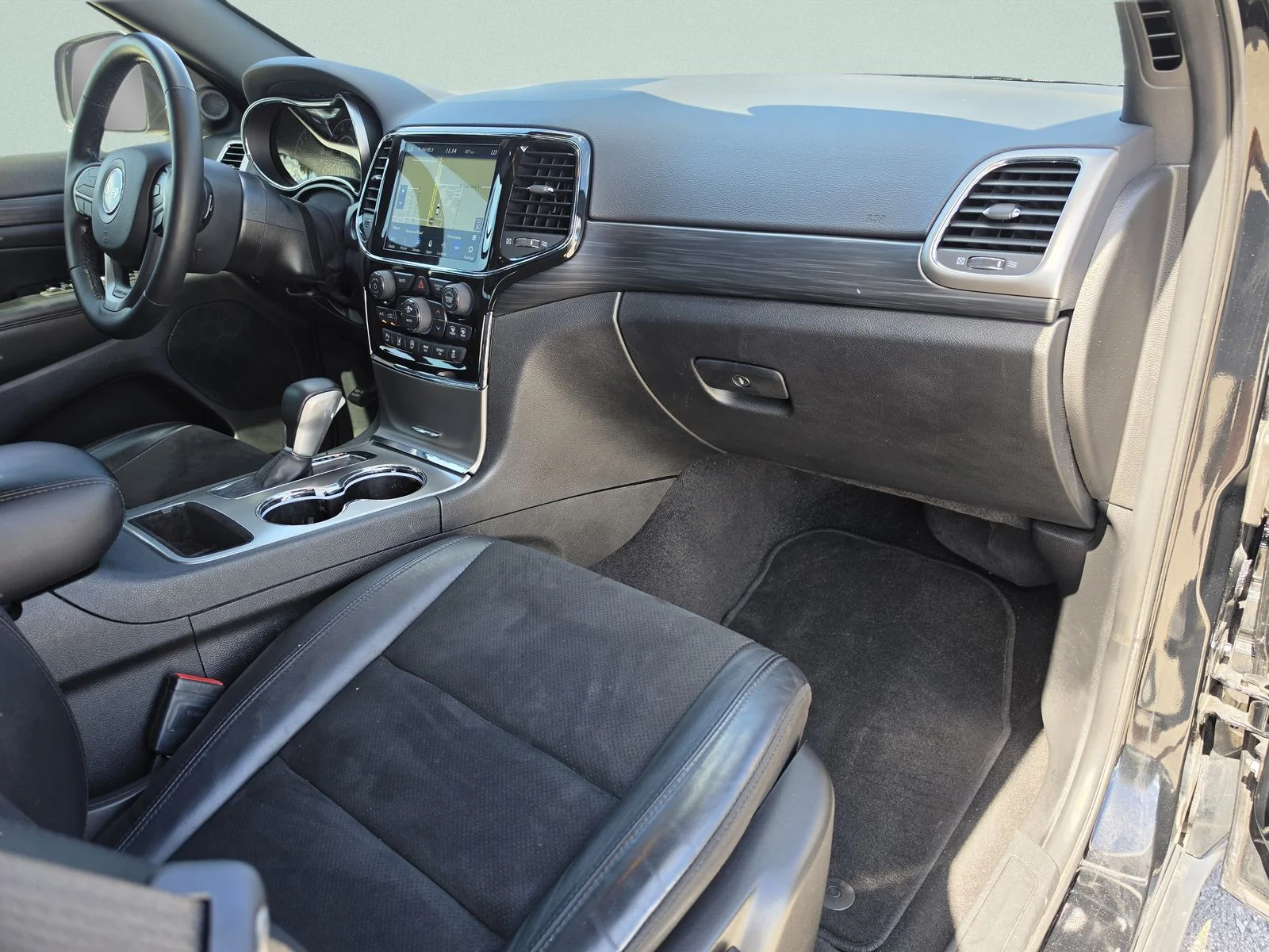 Used 2022 Black Jeep Laredo X image 19