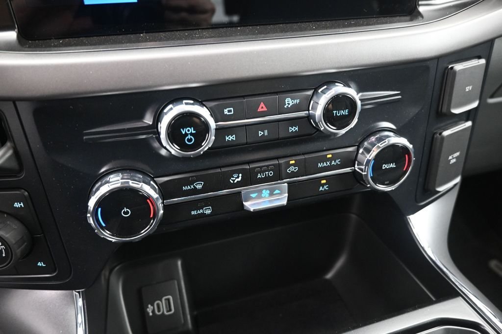 New 2026 Oxford White Ford XLT image 15